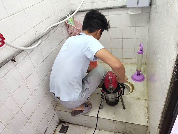 双牌管道堵塞冒臭气 专业师傅现场解决问题